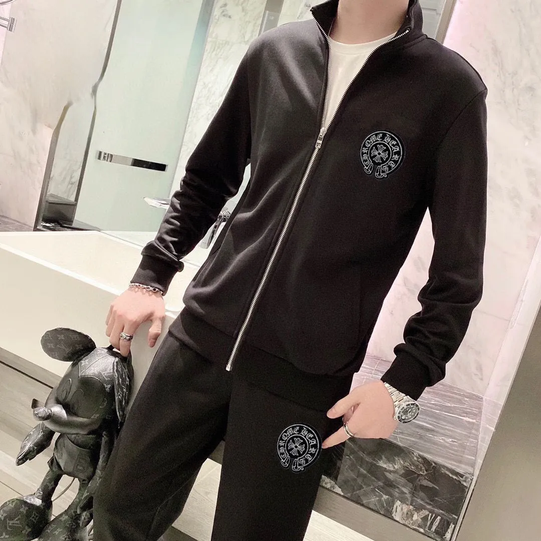 🅿️420 direct batch [ChampionHearts] (Fat Man Gospel) hot-selling suit is coming. Focus on the original version of the official website. 2025 new hot-selling cardigan sweater suit. The original order is the best. 🇭🇰The meticulous work of top designers. It has a fitting and perfect upper body effect. 100% natural high-quality Roman cotton, close-fitting comfort, noble and elegant! Original hardware embodies elegance and nobility! Counter size: M-5XL (maximum wear up to 220 pounds)
